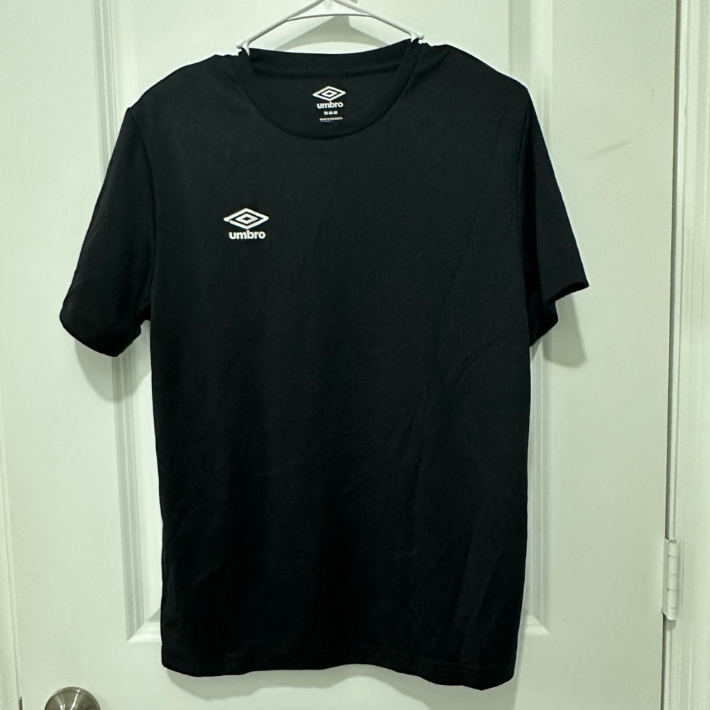 umbro t-shirt black size medium